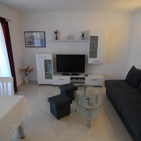 Natalie Apartment Omiš