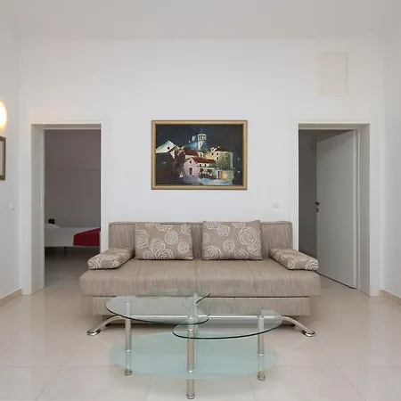 Natalie Apartman