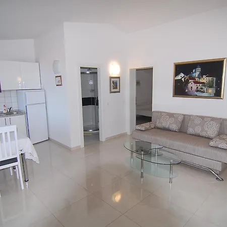 Natalie Apartman