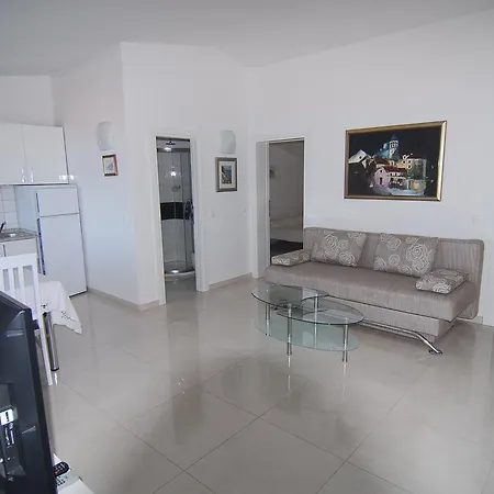 Natalie Apartman