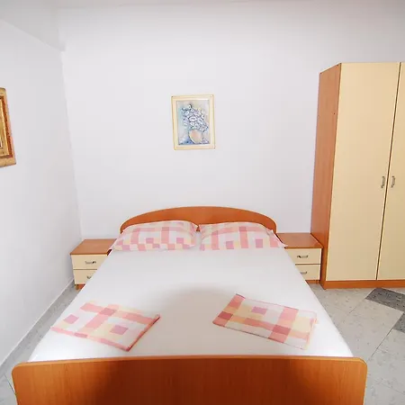 Natalie Apartman *