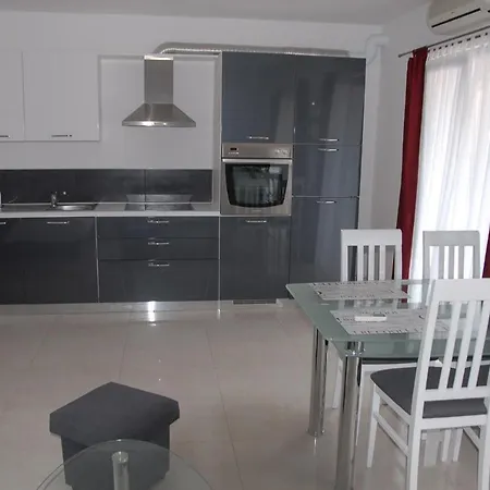 Natalie Apartman